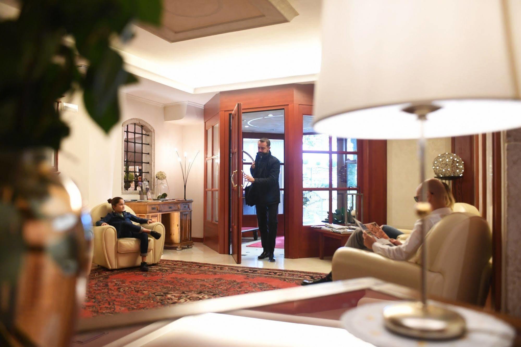 Hotel Lilla' Terlago Eksteriør bilde